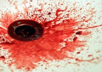 Blut im Waschbecken