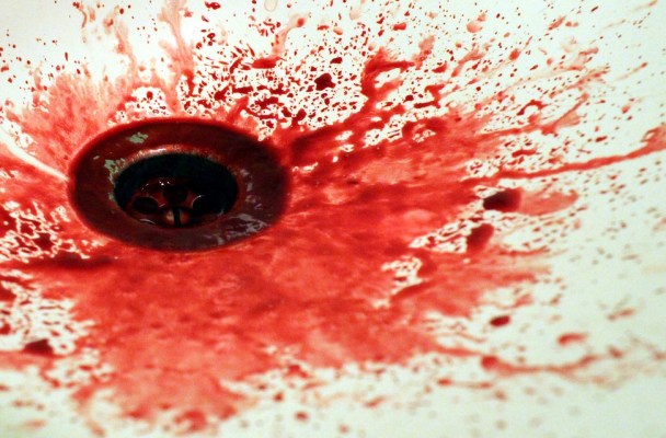 Blut im Waschbecken